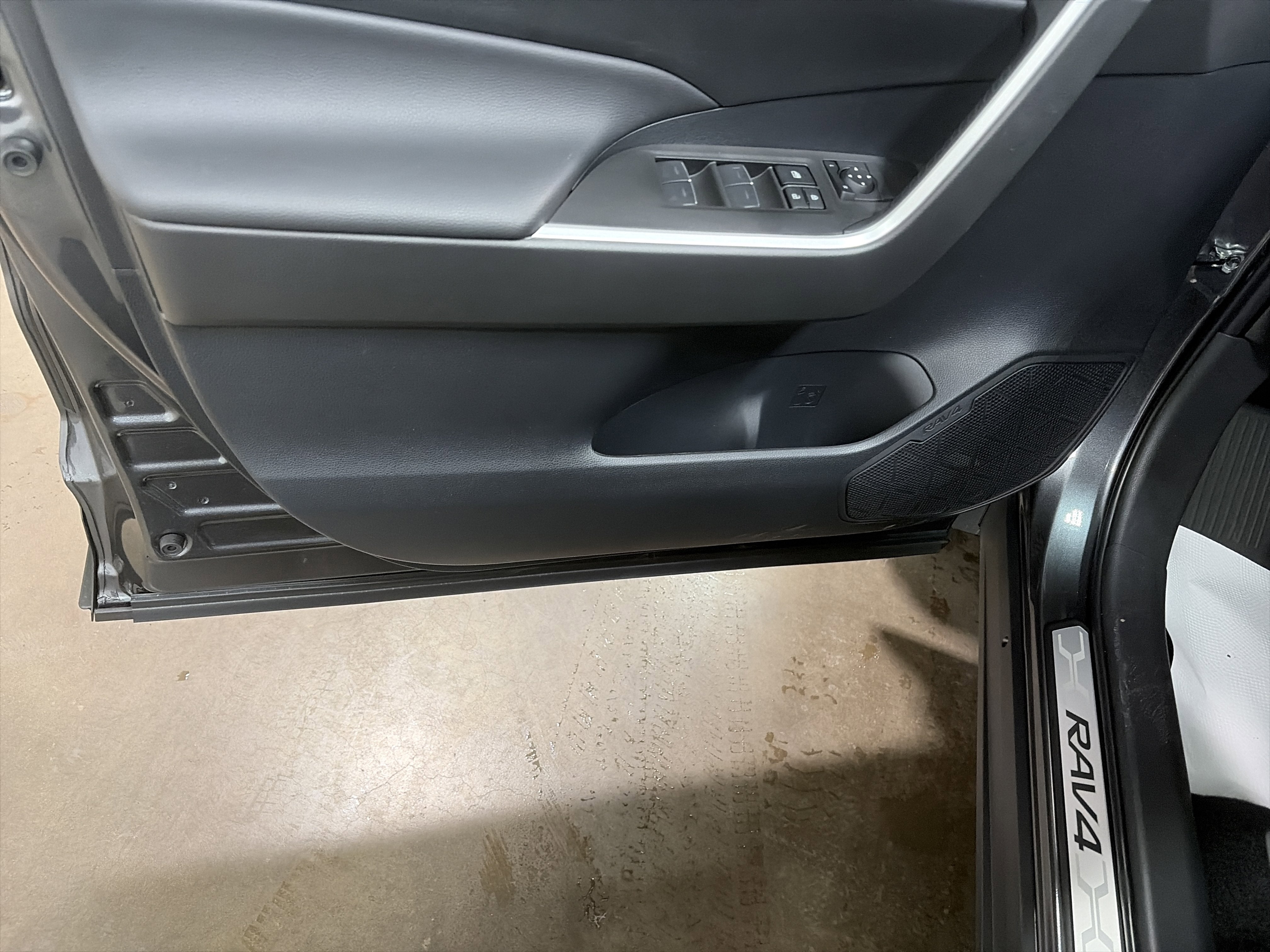 2025 Toyota RAV4 Hybrid Hybrid XLE