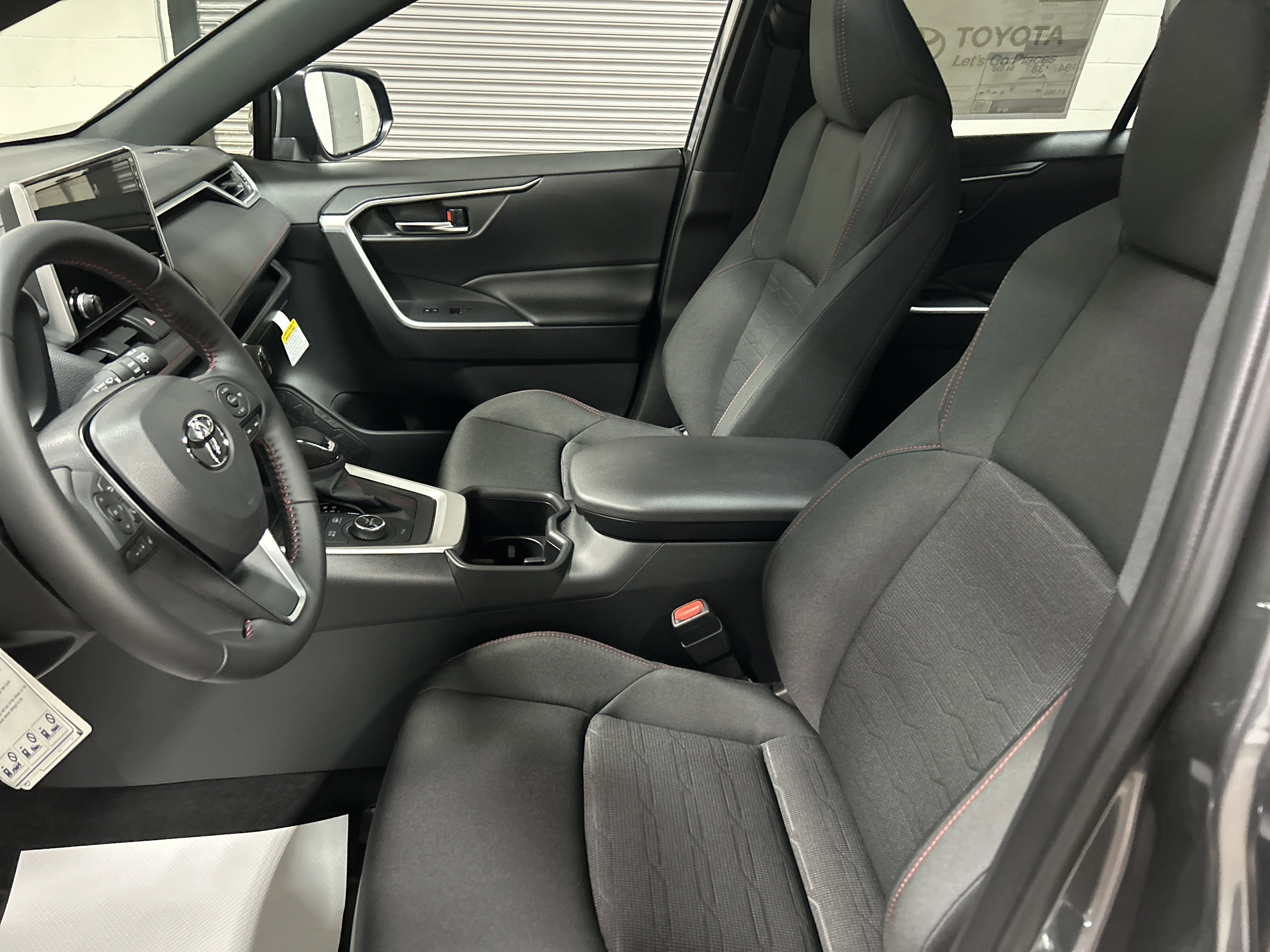 2025 Toyota RAV4 Plug-in Hybrid SE