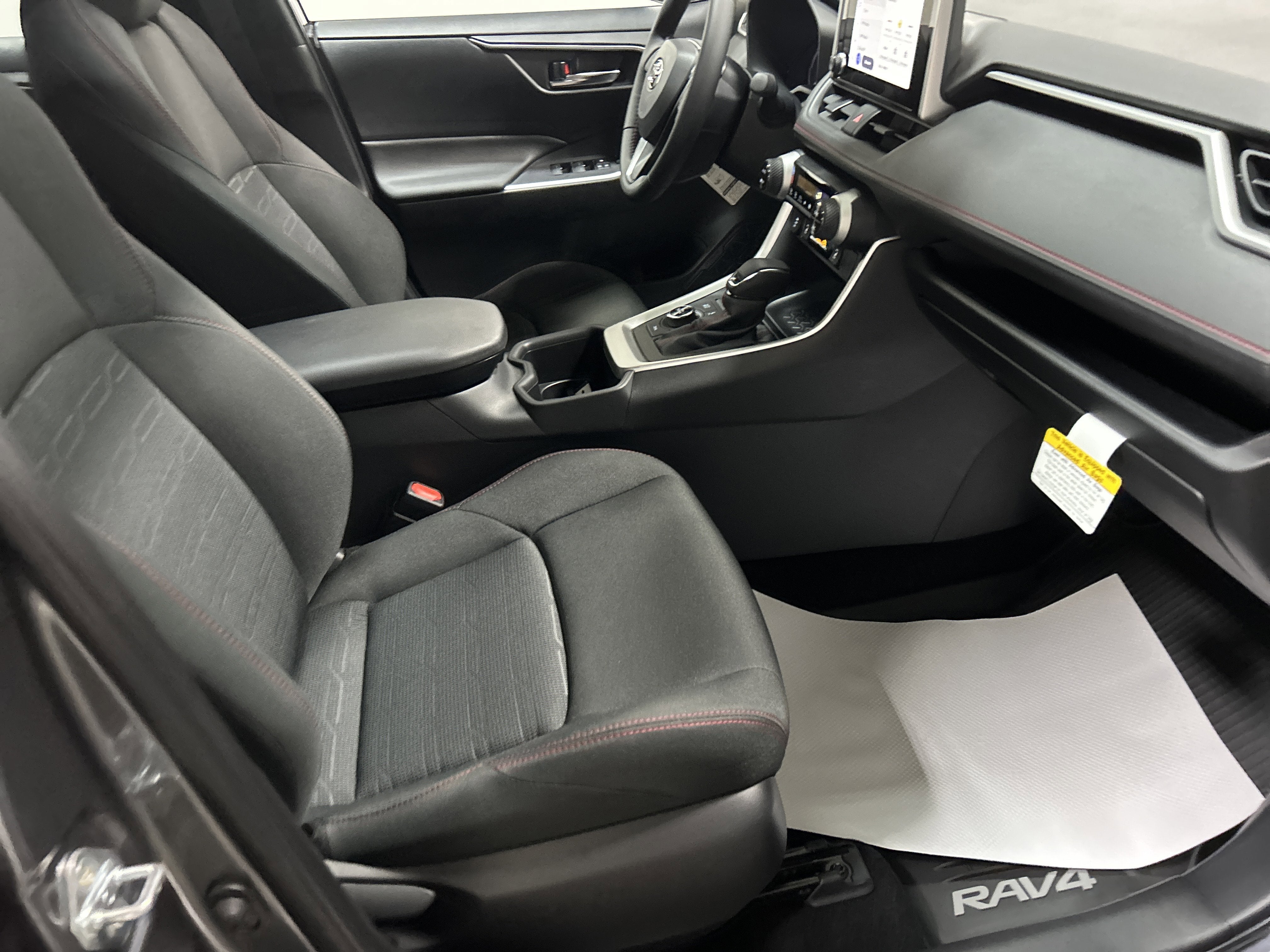 2025 Toyota RAV4 Plug-in Hybrid SE