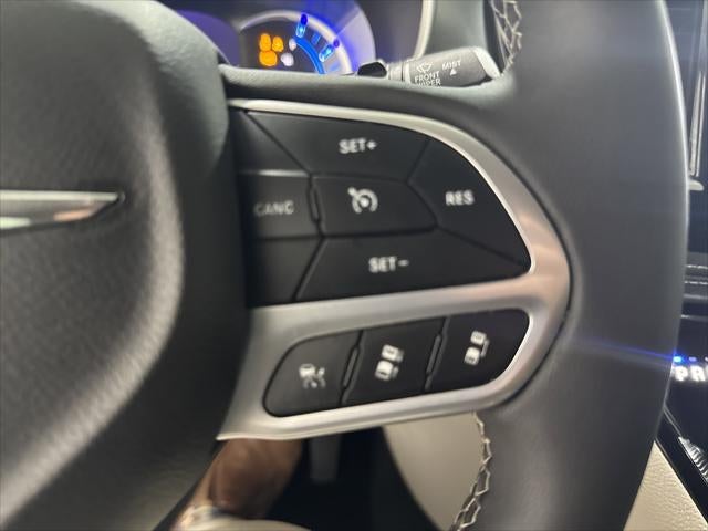 2024 Chrysler Pacifica Hybrid Select