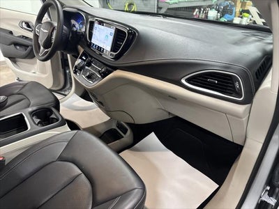 2024 Chrysler Pacifica Hybrid Select