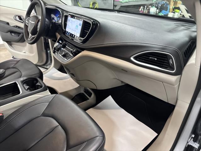 2024 Chrysler Pacifica Hybrid Select