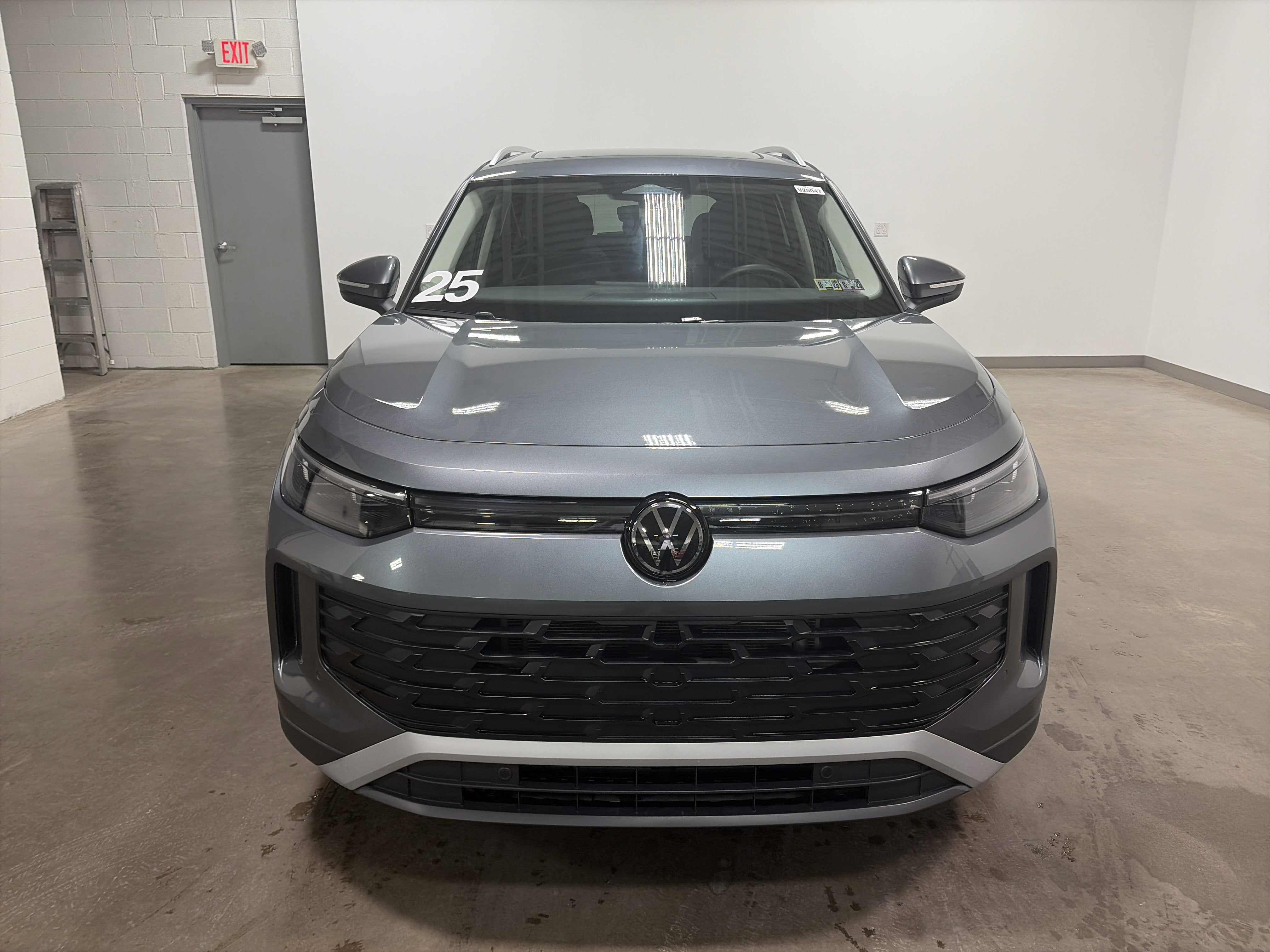 2025 Volkswagen Tiguan SE