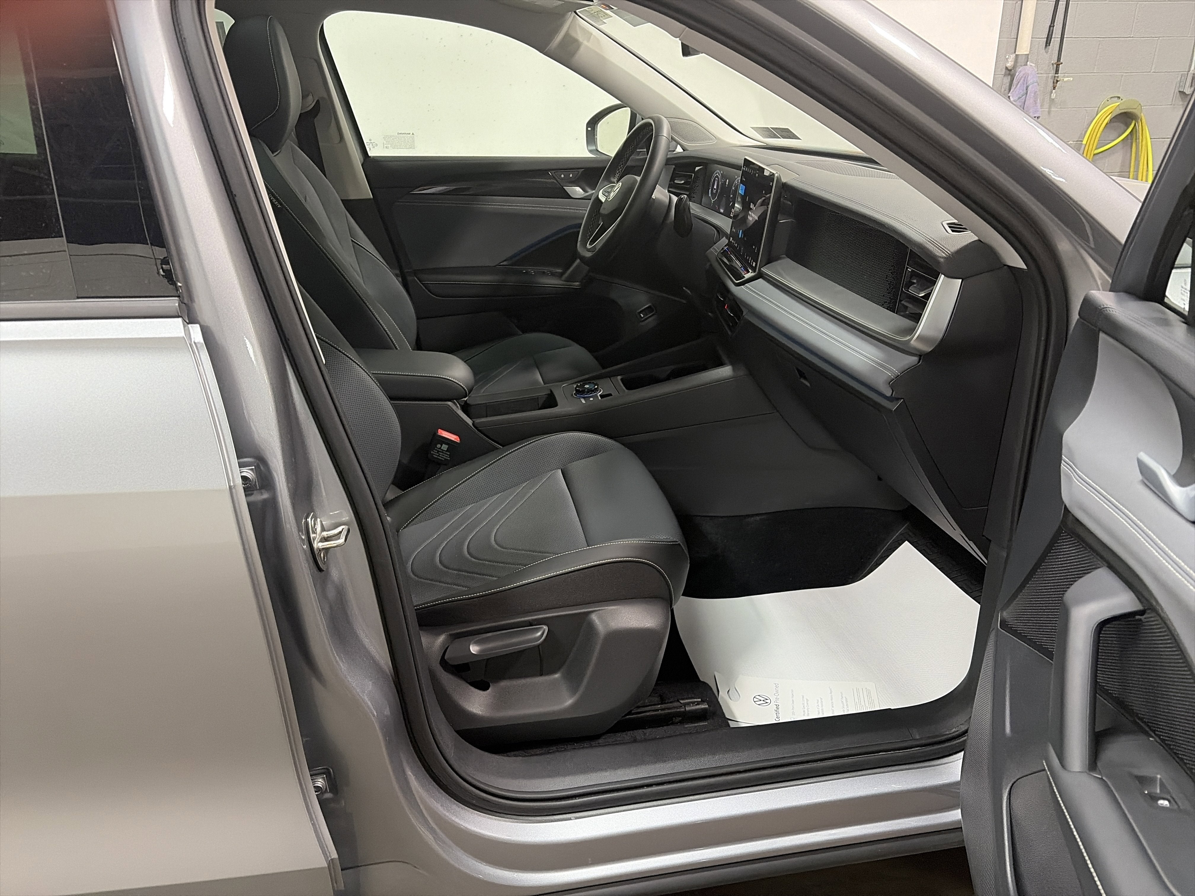 2025 Volkswagen Tiguan SE