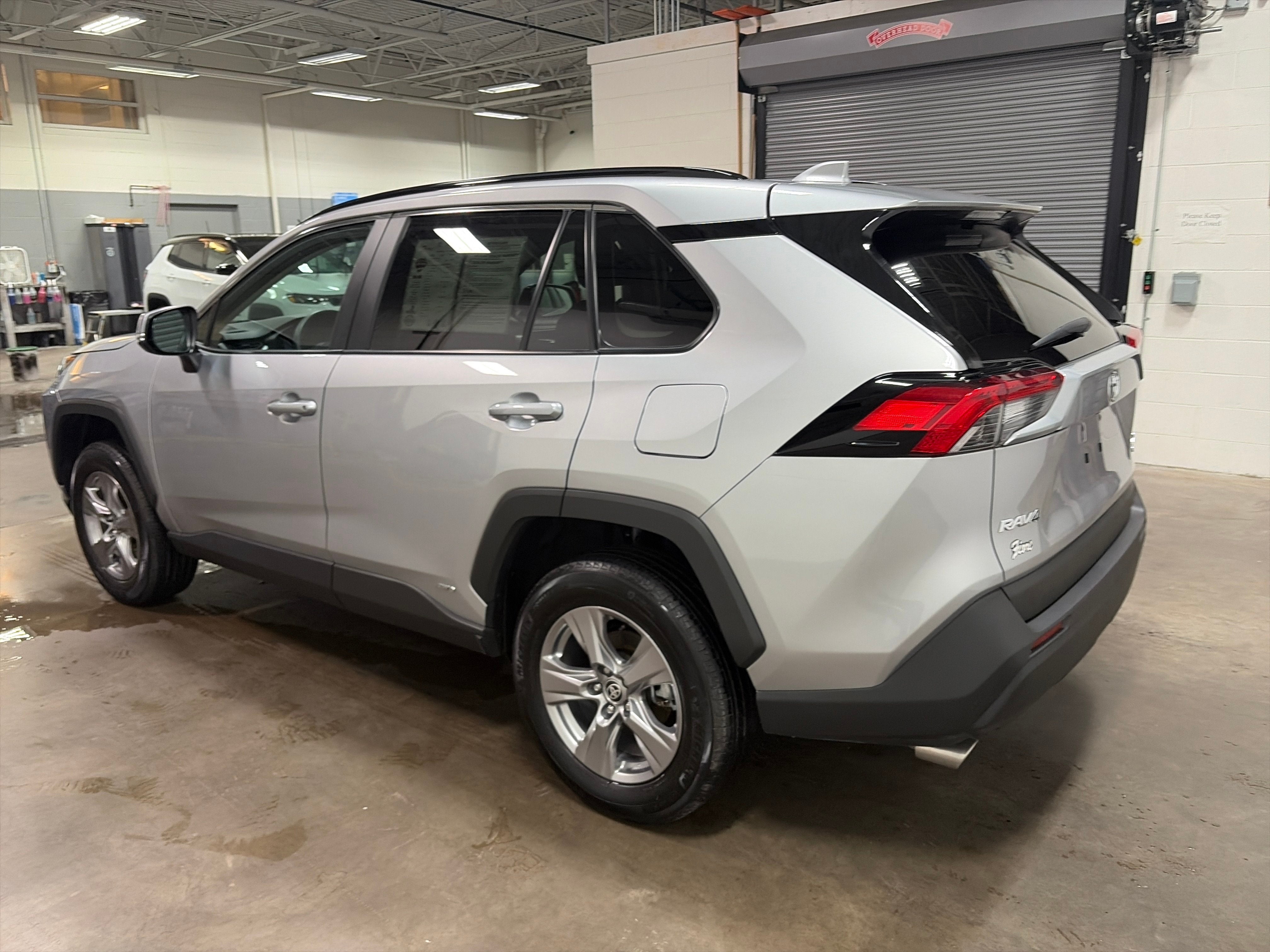 2025 Toyota RAV4 Hybrid XLE