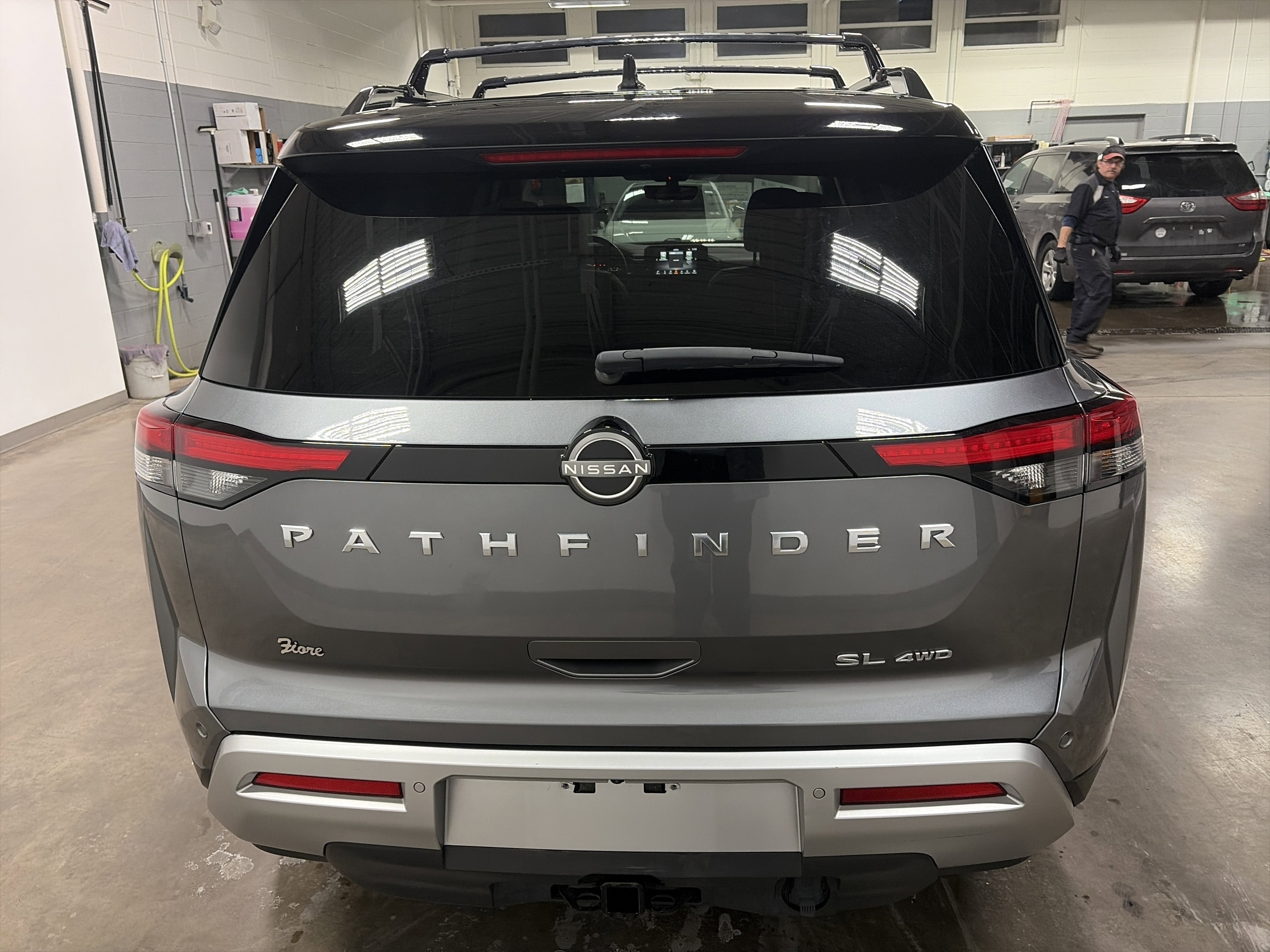 2023 Nissan Pathfinder SL