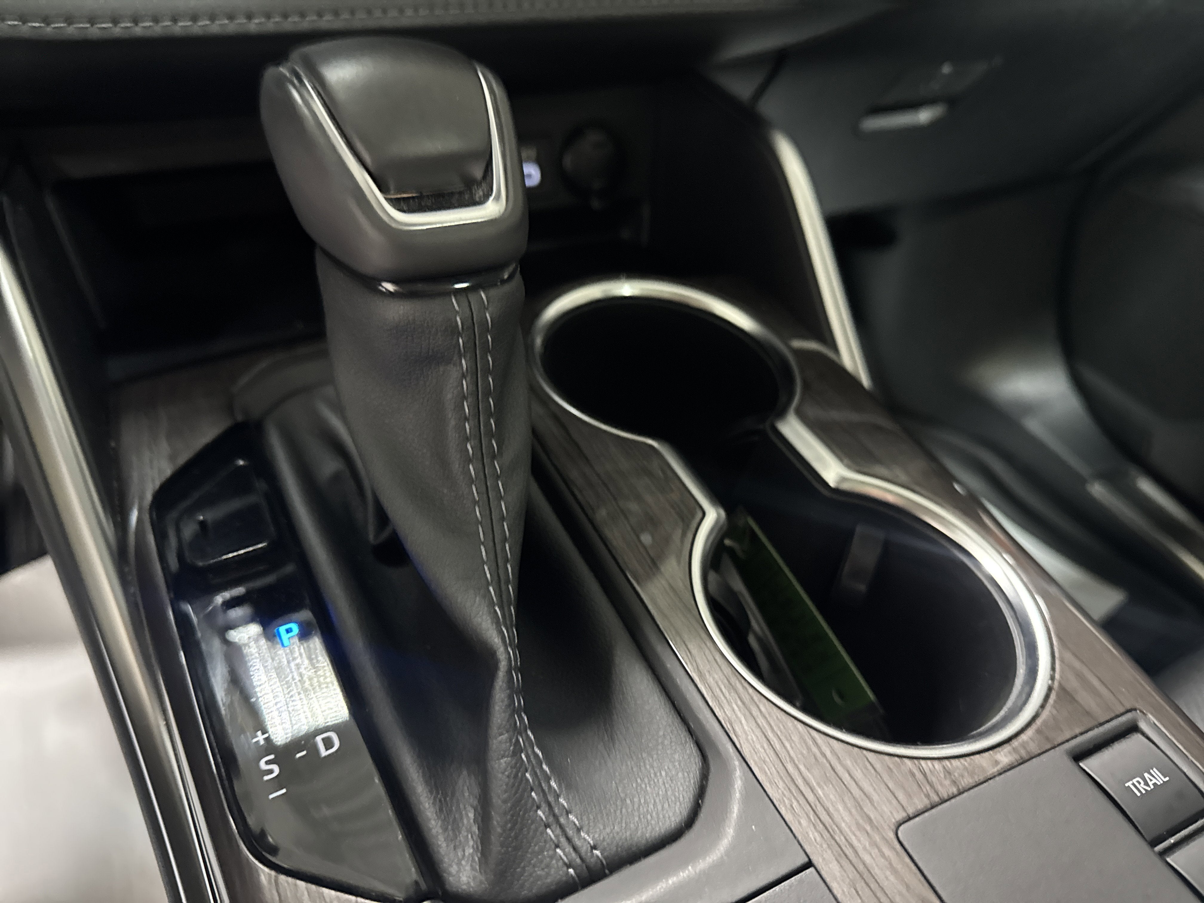 2023 Toyota Highlander Hybrid Platinum