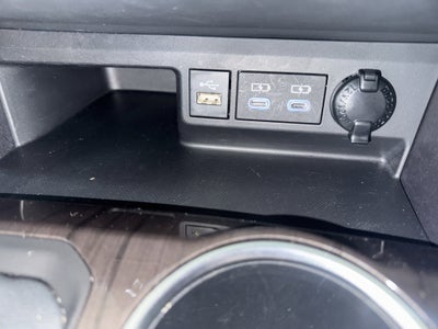 2023 Toyota Highlander Hybrid Platinum