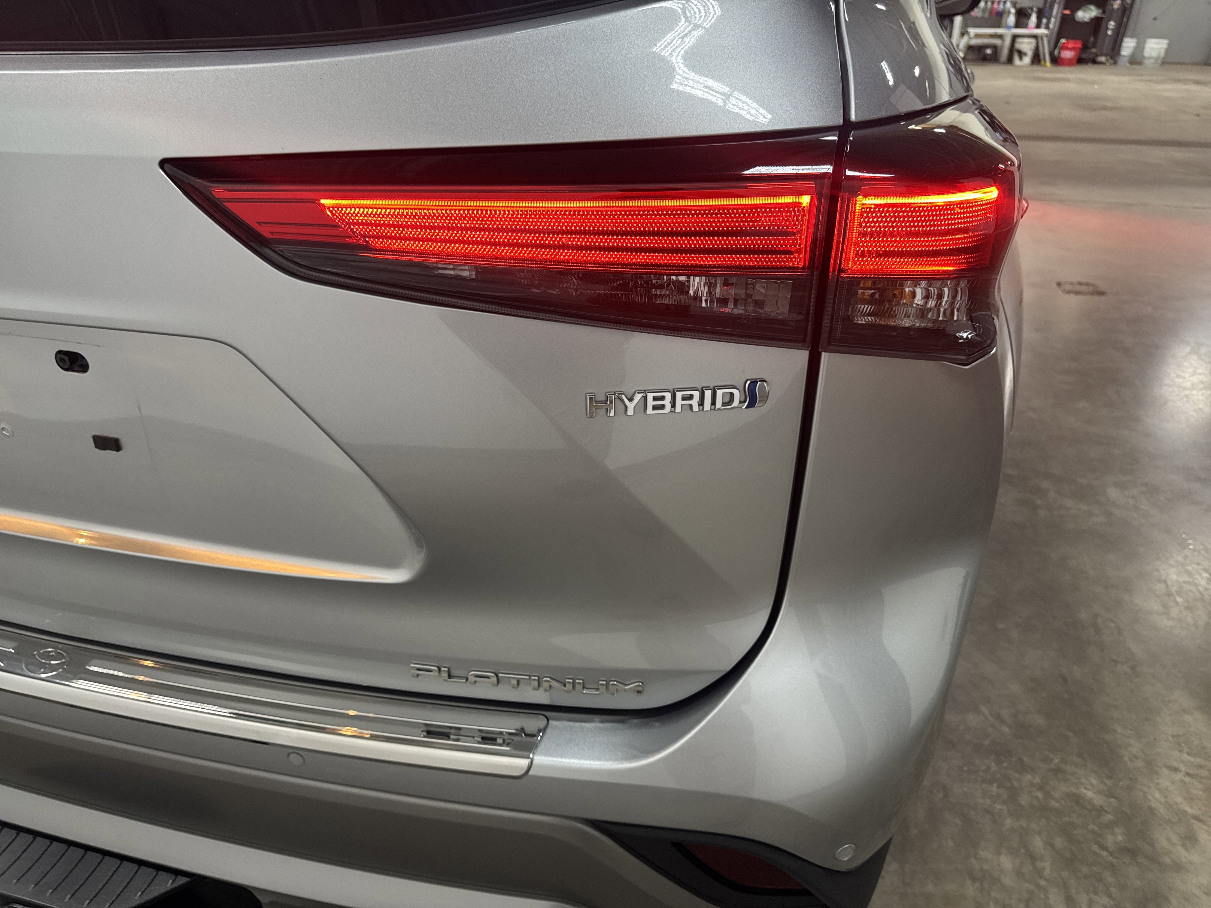 2023 Toyota Highlander Hybrid Platinum