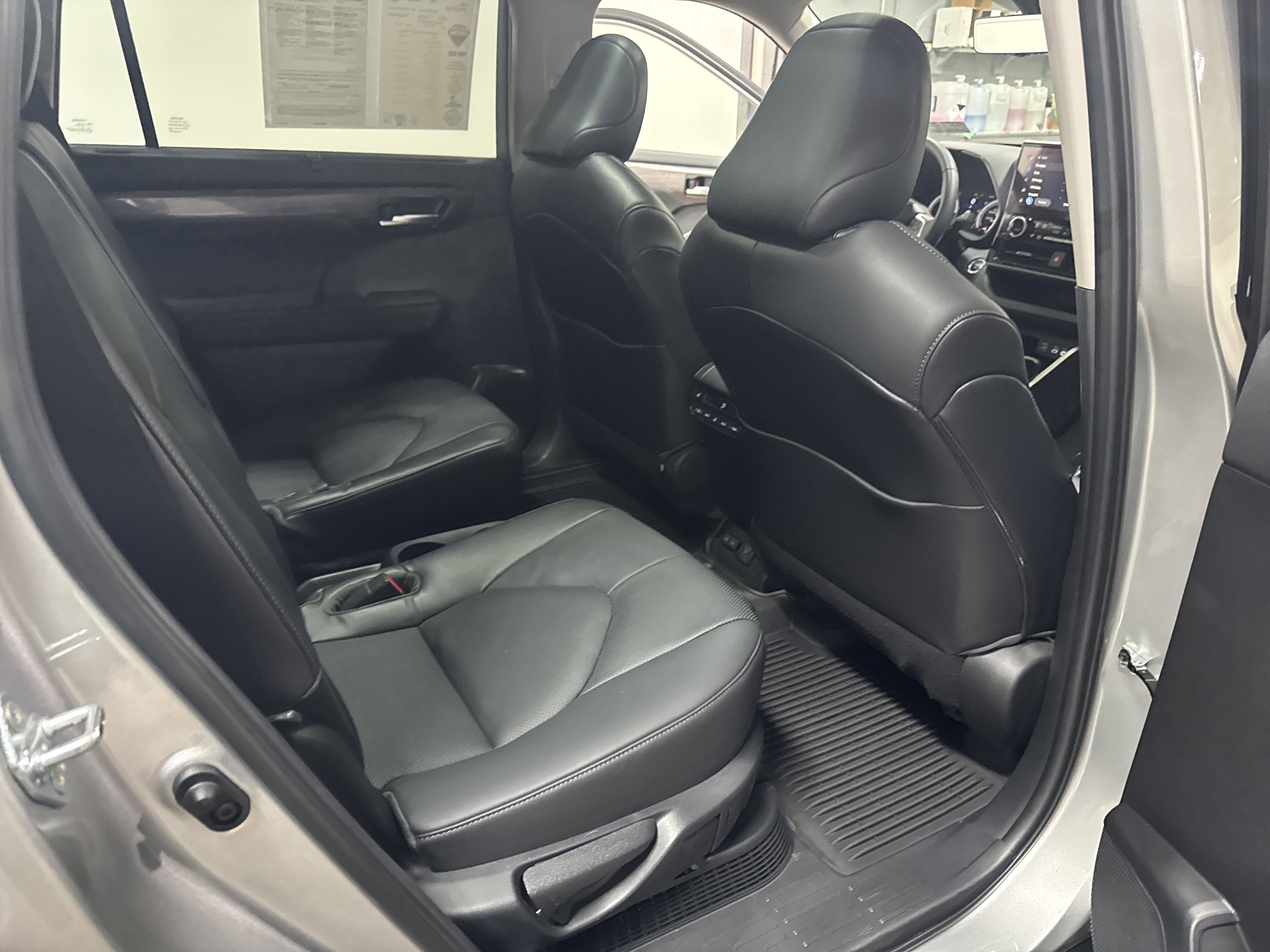 2023 Toyota Highlander Hybrid Platinum