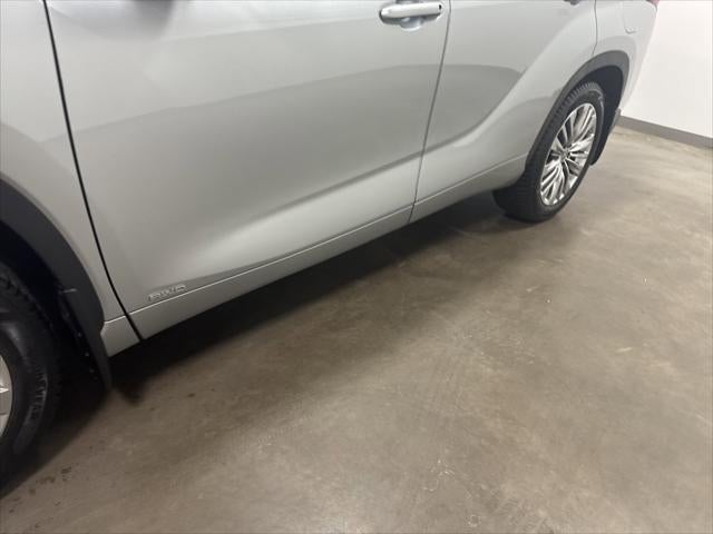 2023 Toyota Highlander Hybrid Platinum