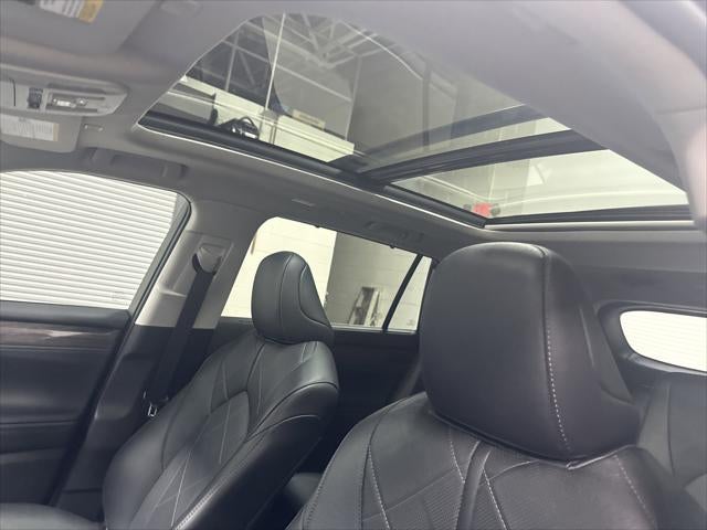 2023 Toyota Highlander Hybrid Platinum