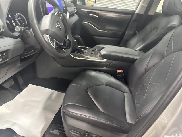 2023 Toyota Highlander Hybrid Platinum