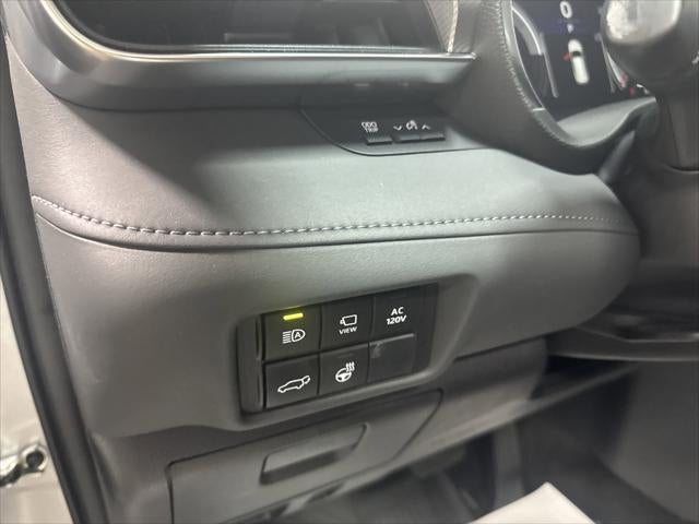 2023 Toyota Highlander Hybrid Platinum