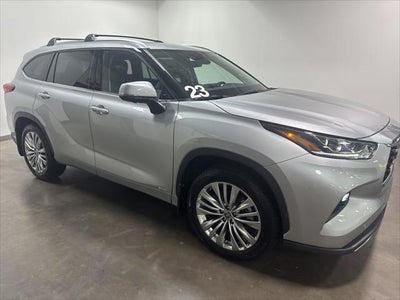 2023 Toyota Highlander Hybrid Platinum