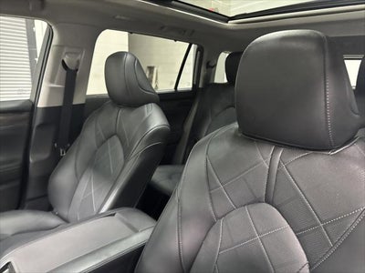 2023 Toyota Highlander Hybrid Platinum