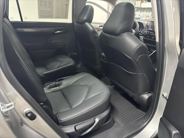 2023 Toyota Highlander Hybrid Platinum