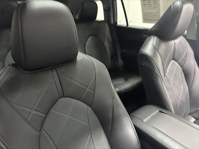 2023 Toyota Highlander Hybrid Platinum