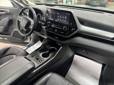 2023 Toyota Highlander Hybrid Platinum