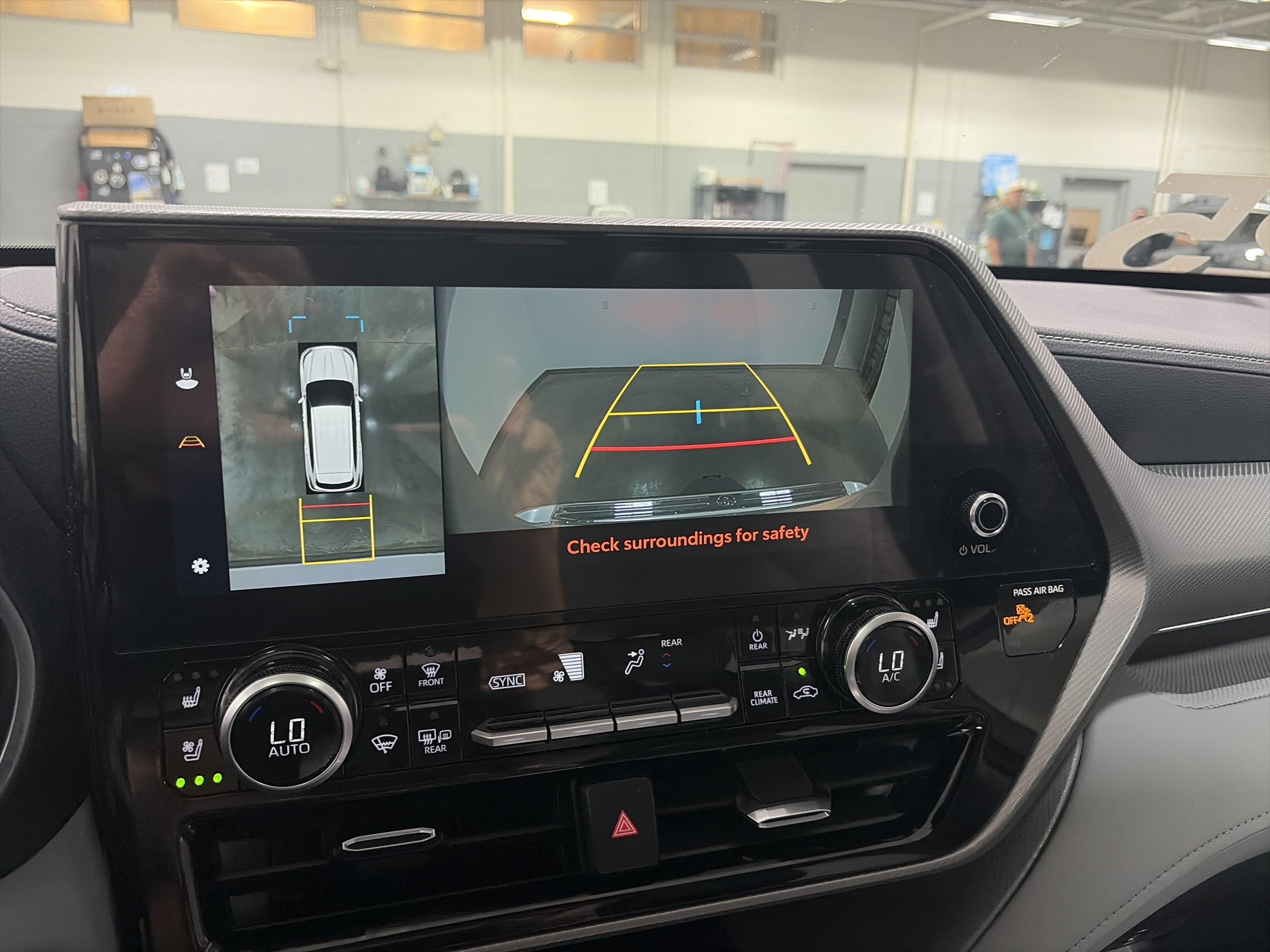 2025 Toyota Highlander Hybrid Platinum