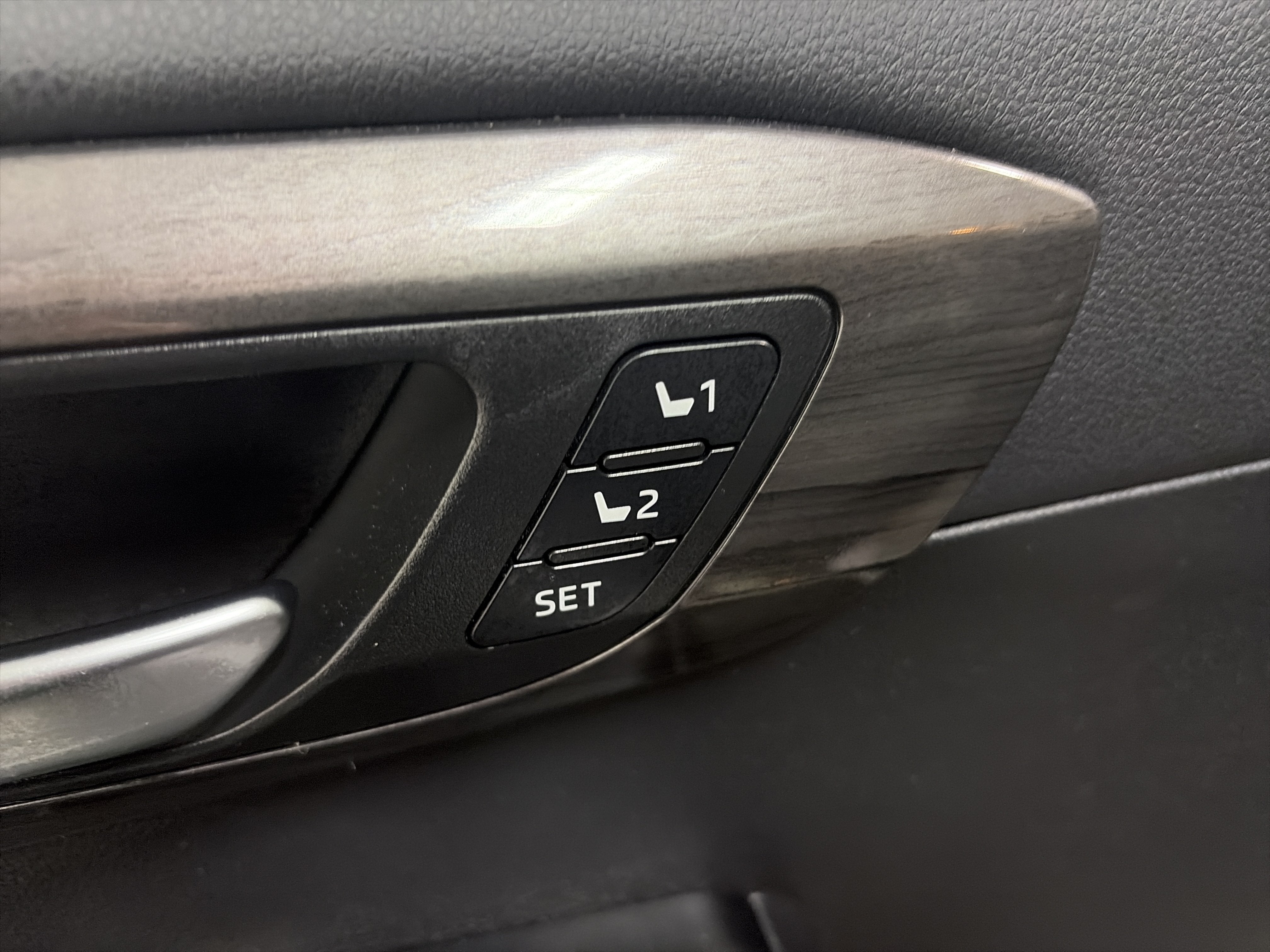 2025 Toyota Highlander Hybrid Platinum