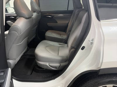 2025 Toyota Highlander Hybrid Platinum