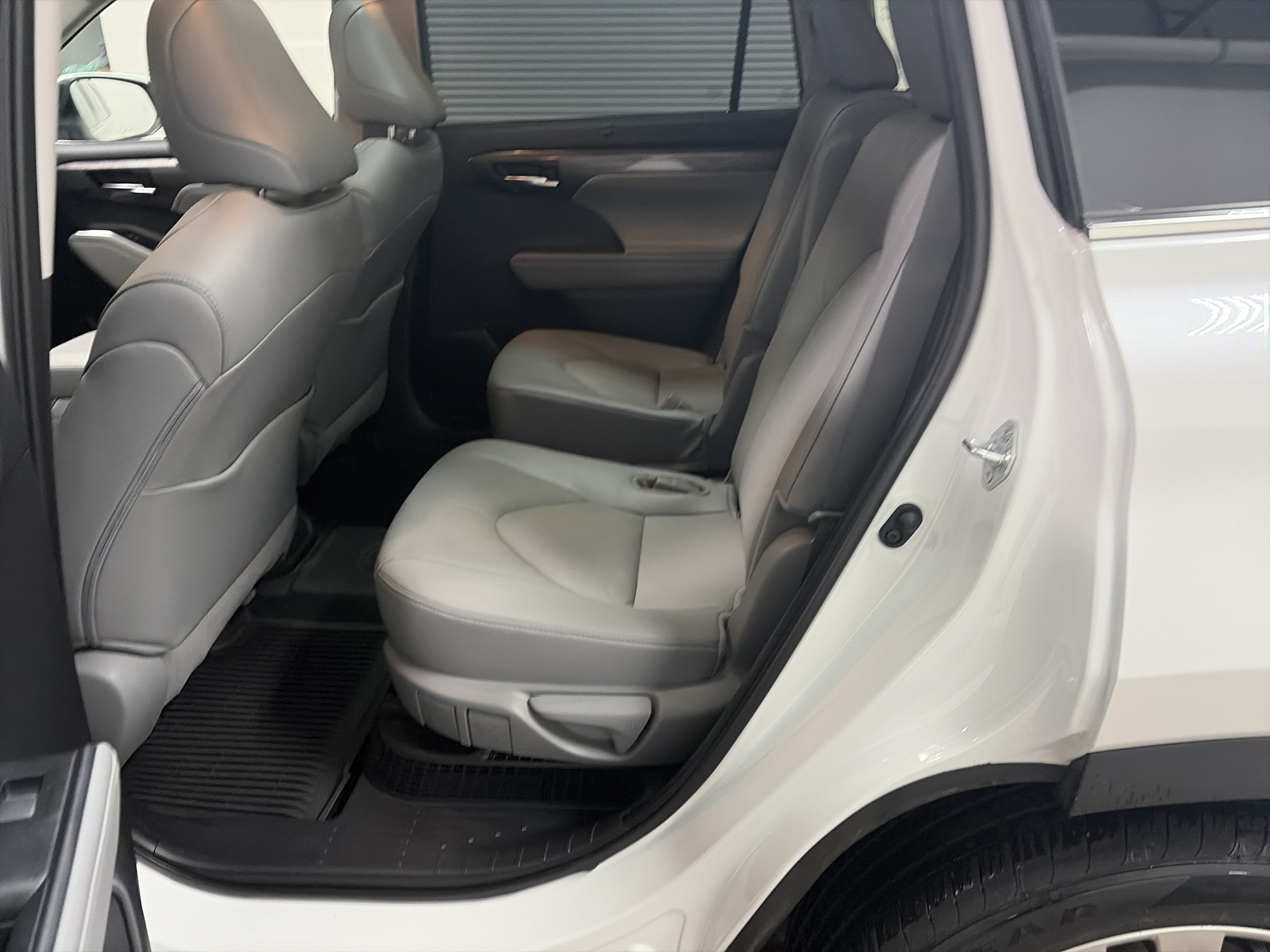 2025 Toyota Highlander Hybrid Platinum