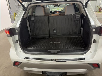 2025 Toyota Highlander Hybrid Platinum