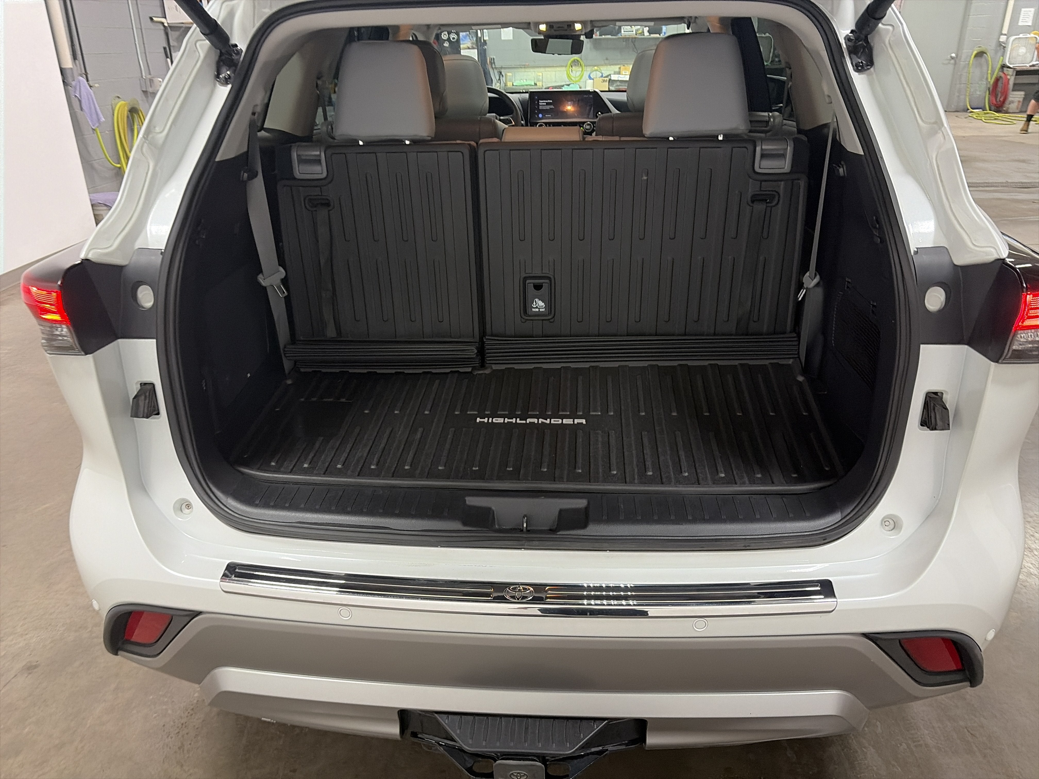 2025 Toyota Highlander Hybrid Platinum