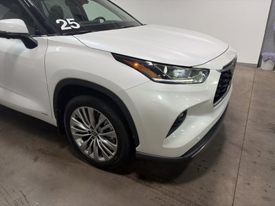 2025 Toyota Highlander Hybrid Platinum