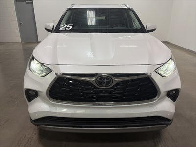 2025 Toyota Highlander Hybrid Platinum
