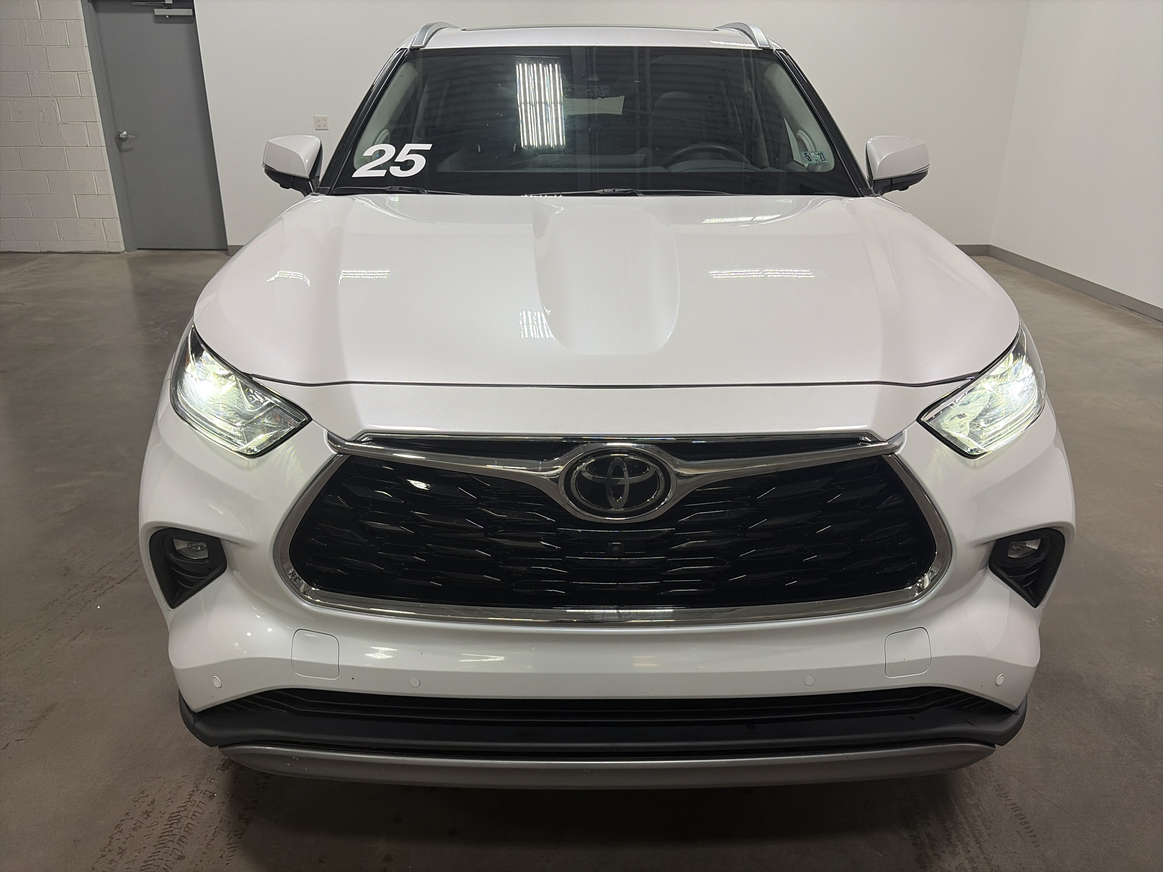 2025 Toyota Highlander Hybrid Platinum