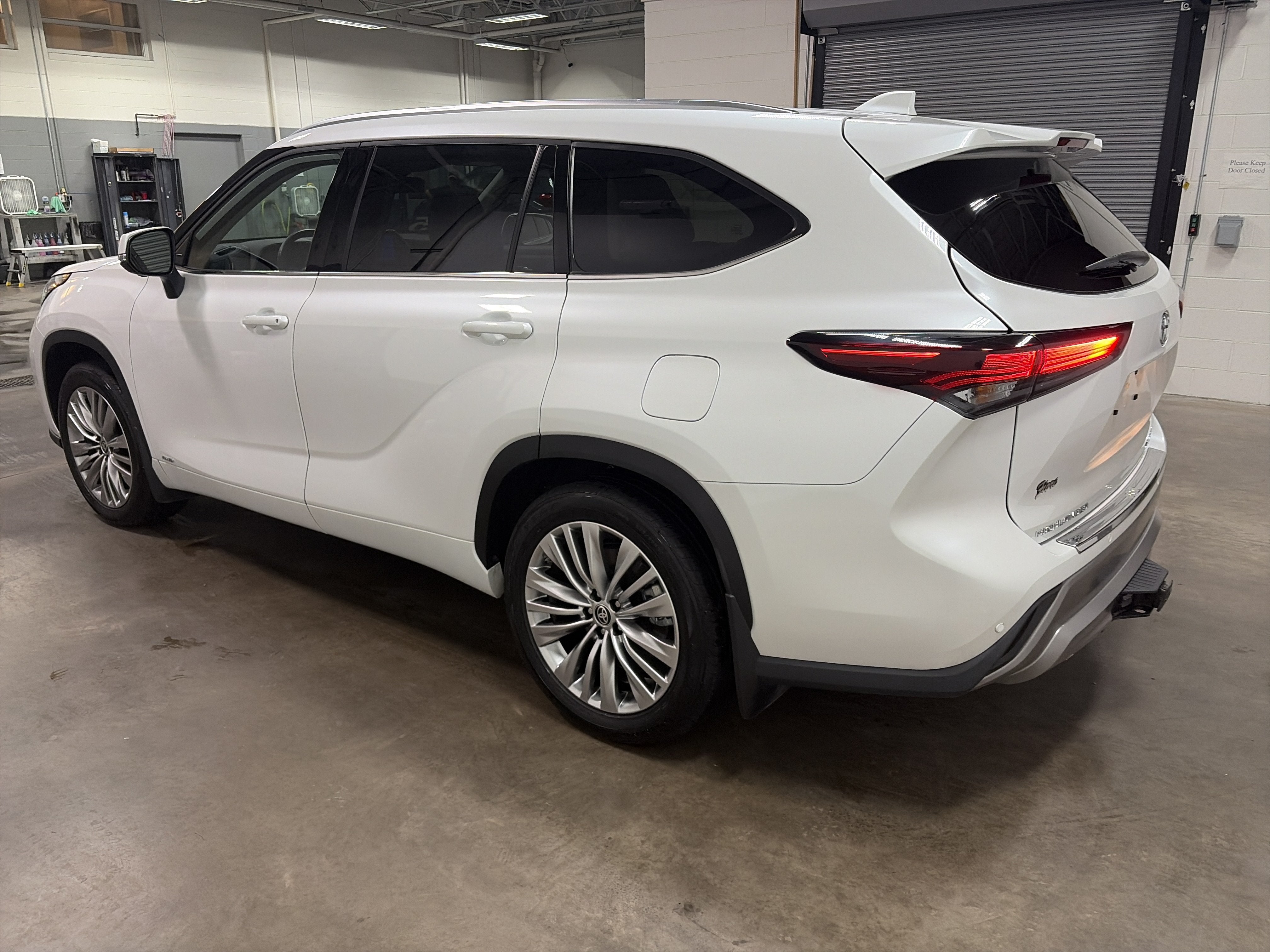 2025 Toyota Highlander Hybrid Platinum