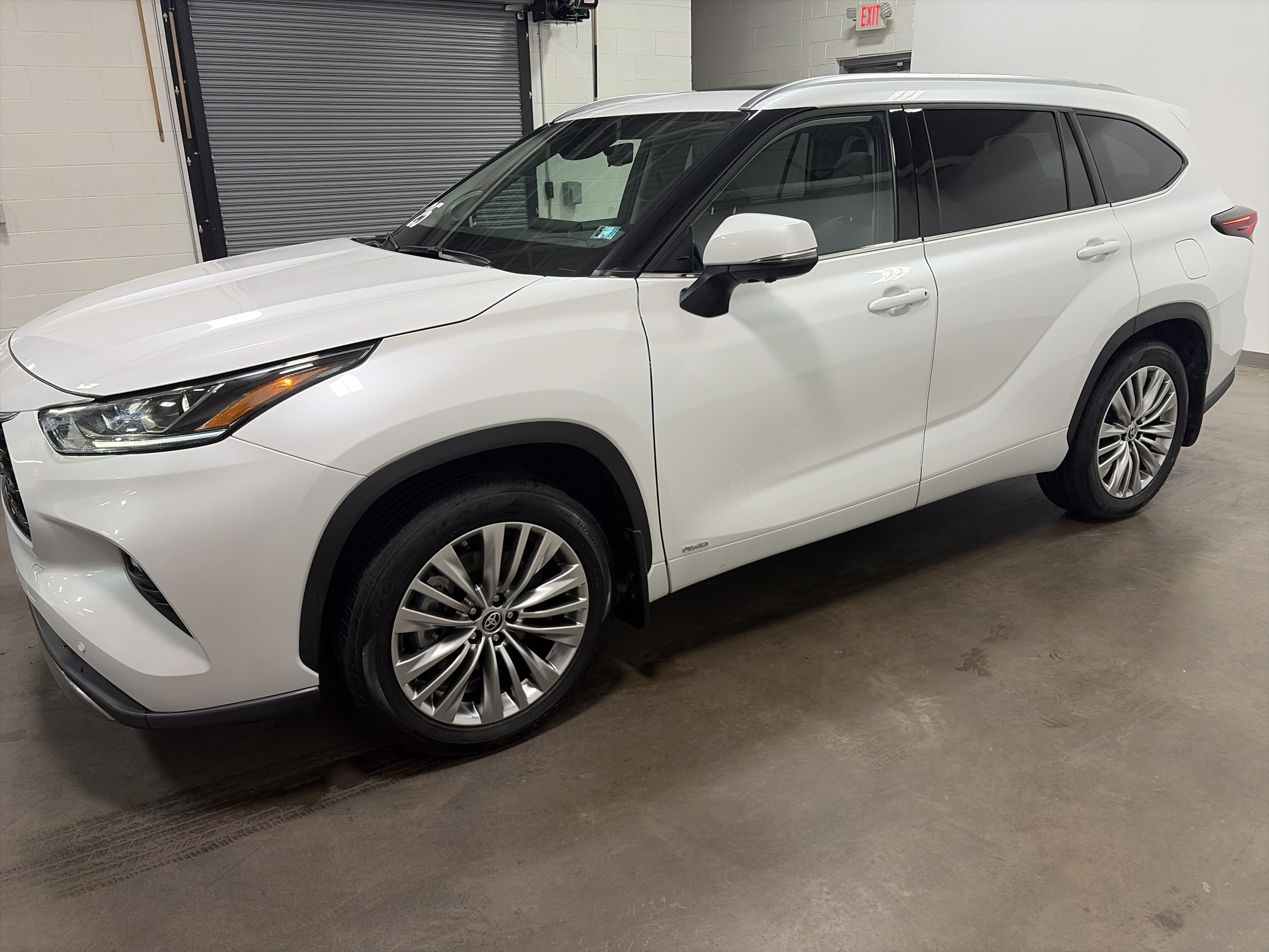 2025 Toyota Highlander Hybrid Platinum