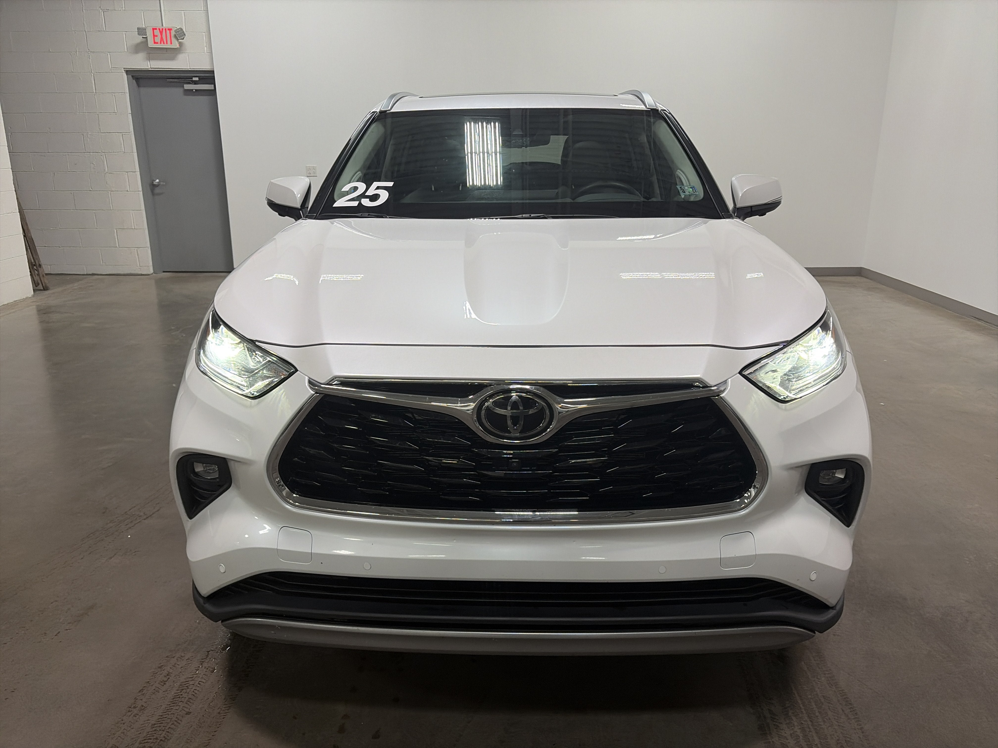 2025 Toyota Highlander Hybrid Platinum