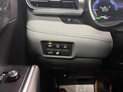 2025 Toyota Highlander Hybrid Platinum