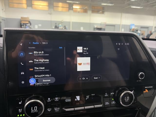 2025 Toyota Highlander Hybrid Platinum