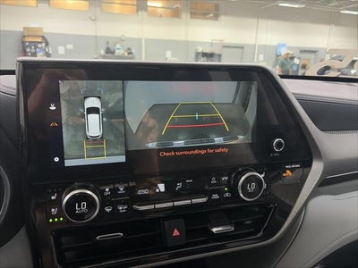 2025 Toyota Highlander Hybrid Platinum