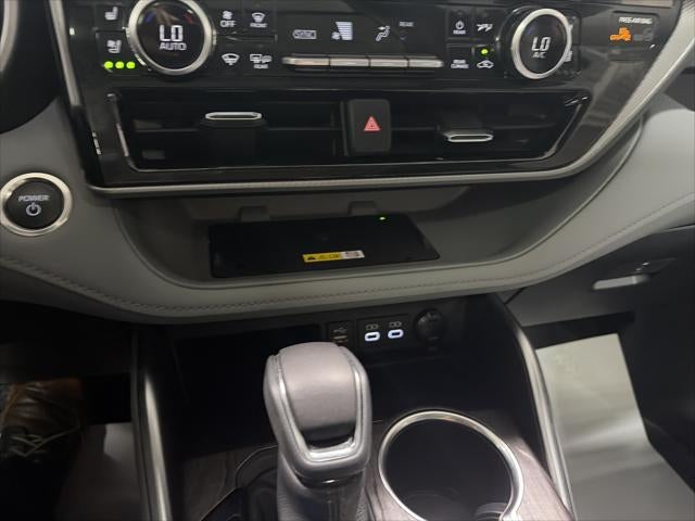 2025 Toyota Highlander Hybrid Platinum