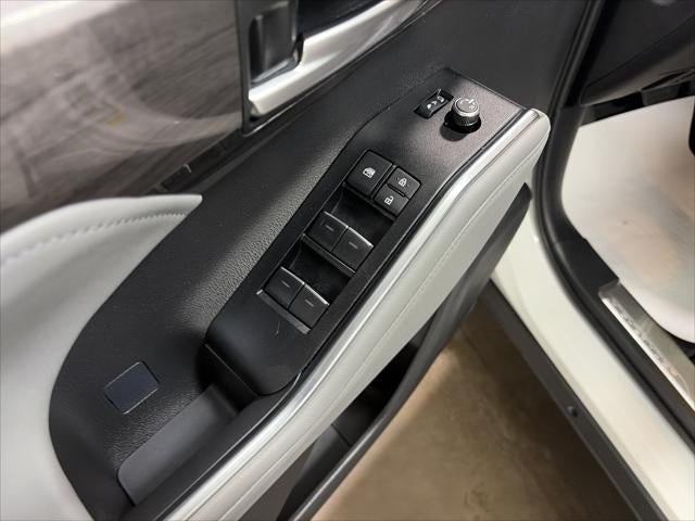 2025 Toyota Highlander Hybrid Platinum