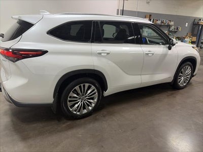 2025 Toyota Highlander Hybrid Platinum