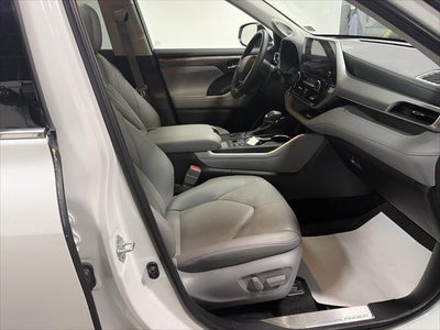 2025 Toyota Highlander Hybrid Platinum