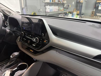 2025 Toyota Highlander Hybrid Platinum