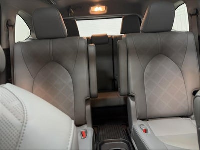 2025 Toyota Highlander Hybrid Platinum