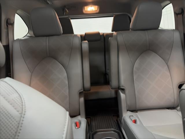 2025 Toyota Highlander Hybrid Platinum