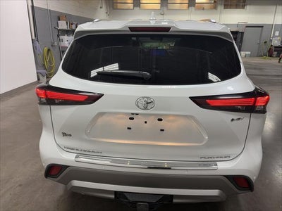 2025 Toyota Highlander Hybrid Platinum