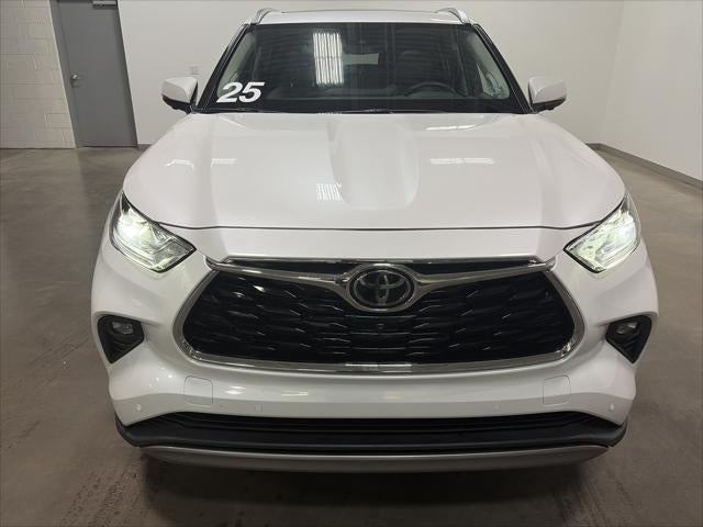2025 Toyota Highlander Hybrid Platinum