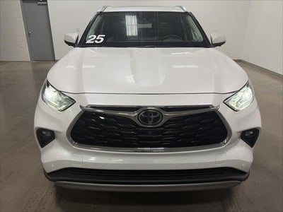2025 Toyota Highlander Hybrid Platinum