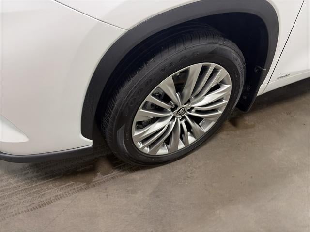 2025 Toyota Highlander Hybrid Platinum