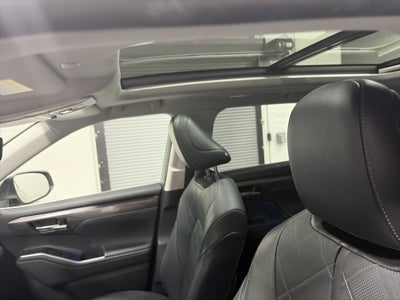2022 Toyota Highlander Hybrid Platinum